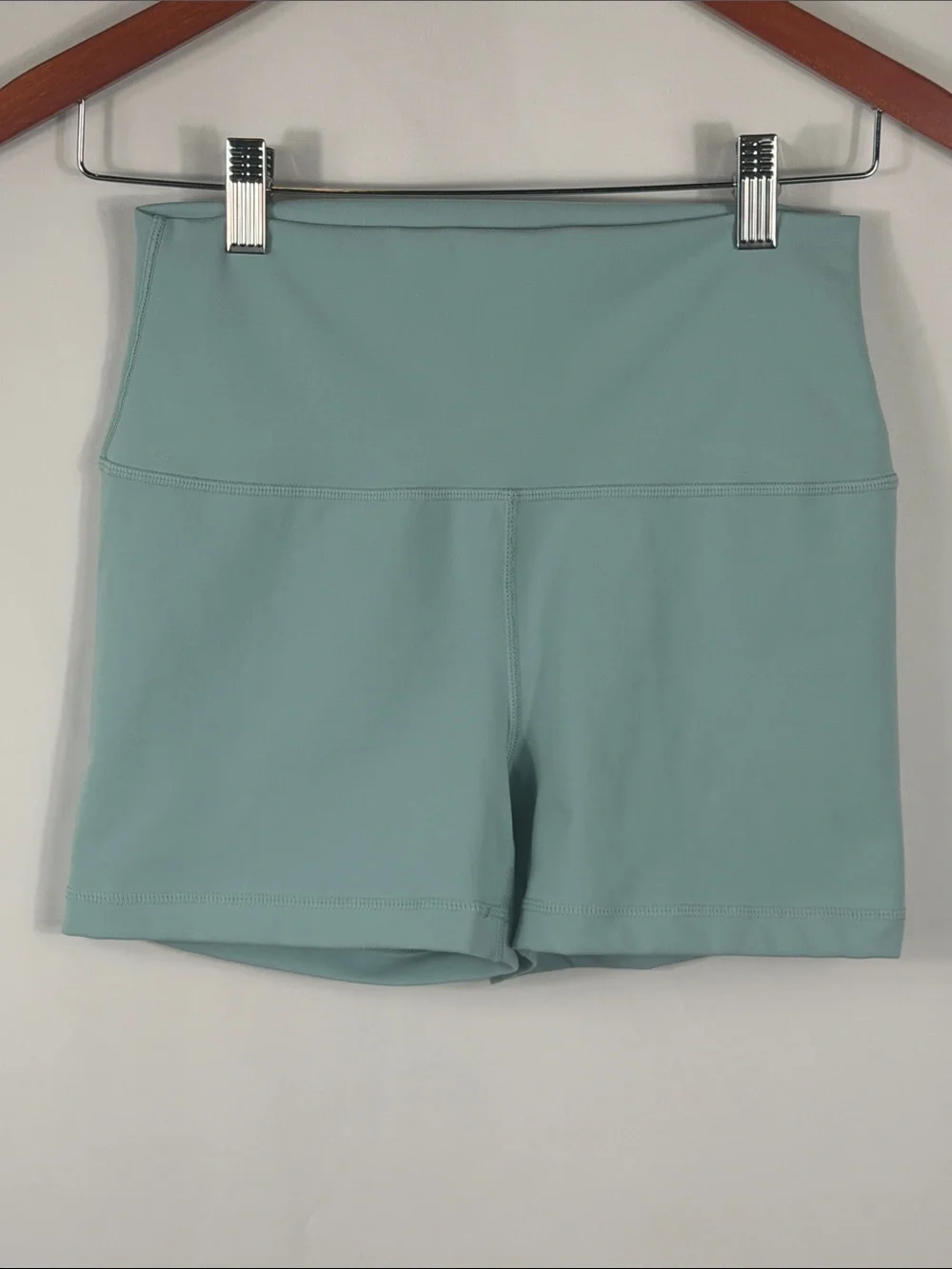 Yogalicious Lux Everyday 5” Short High-Rise in Seafoam. Womens Size M. Very soft
